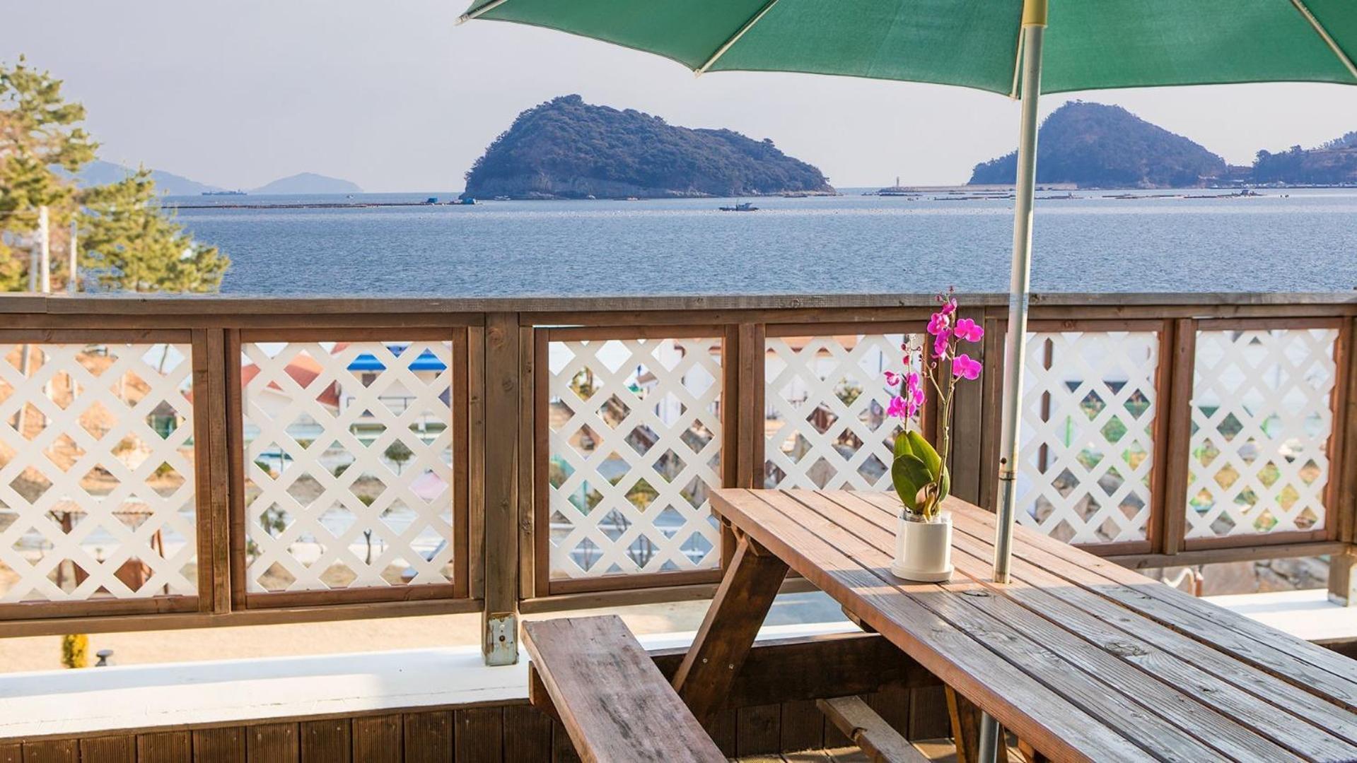 Namhae Hoho Flower Pension Bagian luar foto